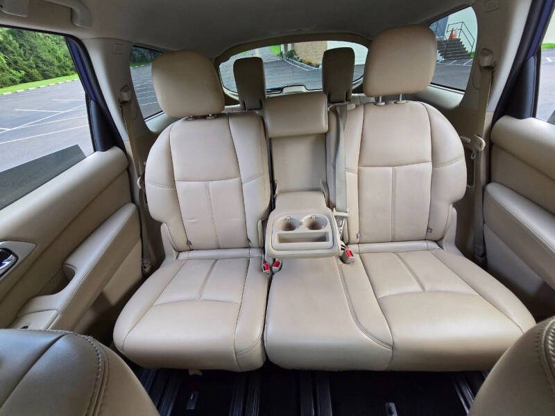 2017 Nissan Pathfinder SL