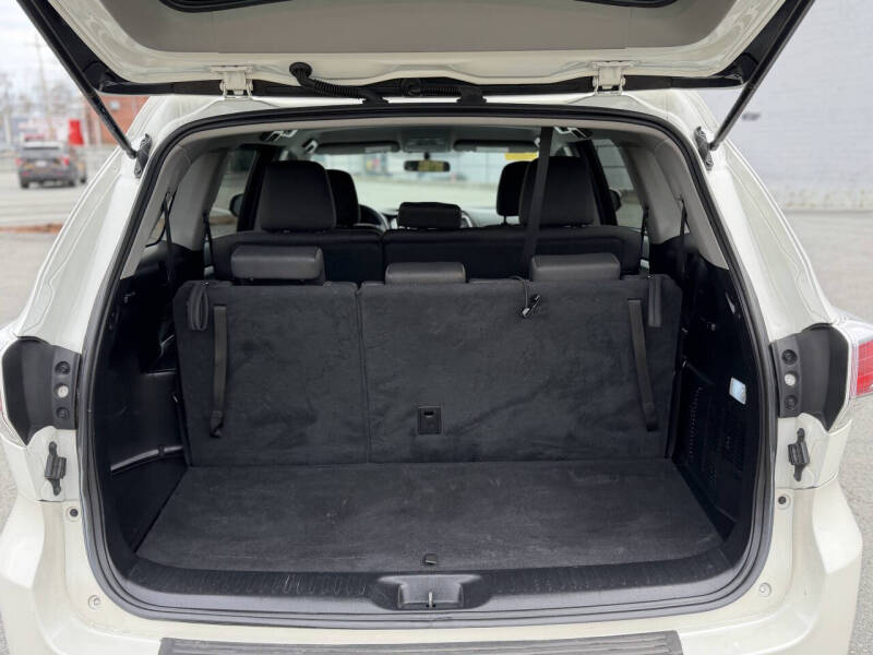 2016 Toyota Highlander LE