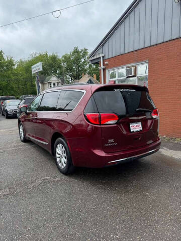 2017 Chrysler Pacifica Touring-L