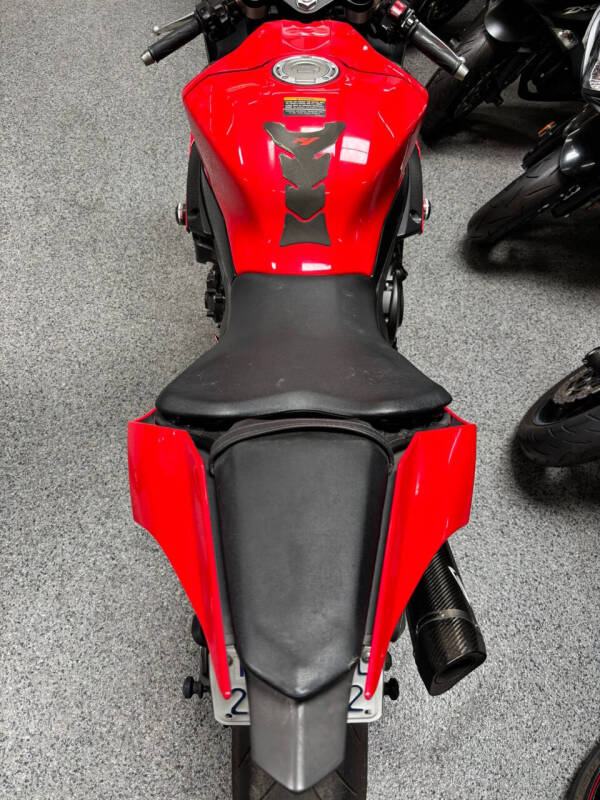 2019 Yamaha YZF-R1