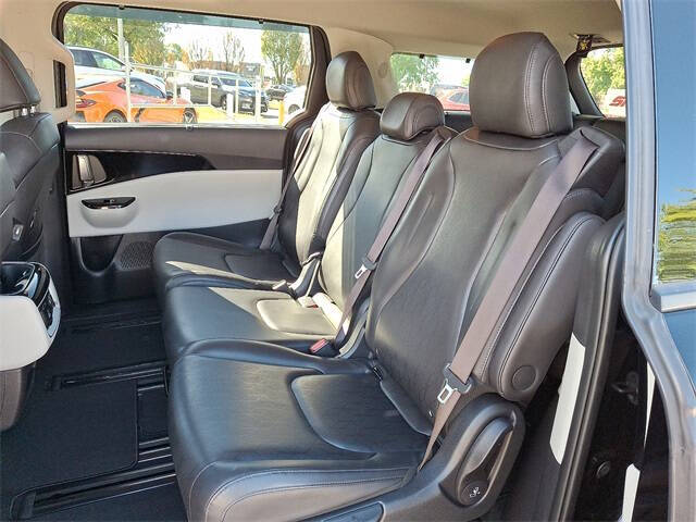 2024 Kia Carnival SX