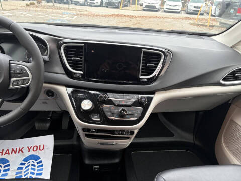 2024 Chrysler Pacifica Touring L