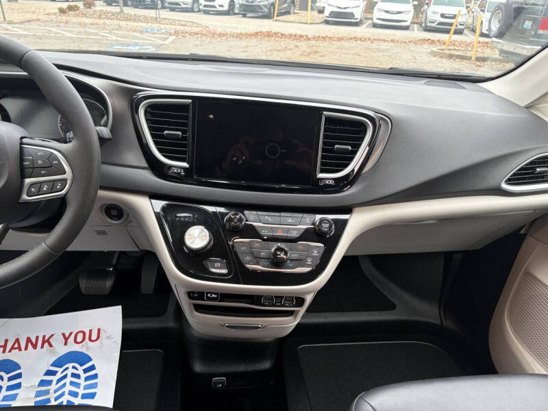 2024 Chrysler Pacifica Touring L