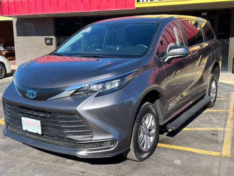 2025 Toyota Sienna LE 8-Passenger