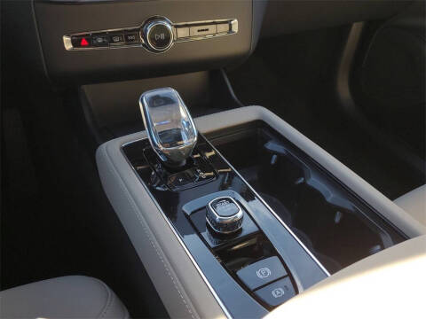 2025 Volvo XC90 B6 Core Bright Theme