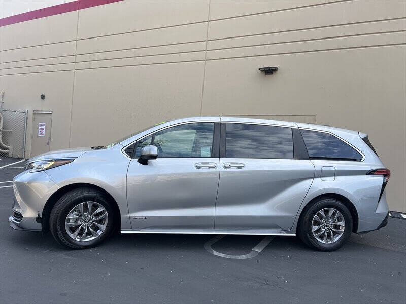 2021 Toyota Sienna LE 8-Passenger