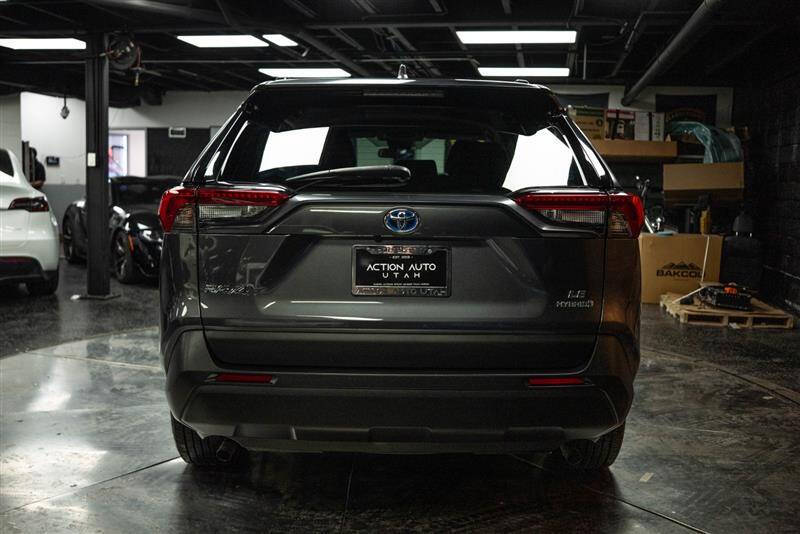 2022 Toyota RAV4 Hybrid LE