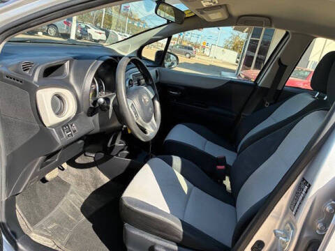 2014 Toyota Yaris 5-Door LE