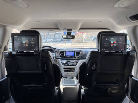 2017 Chrysler Pacifica Touring-L Plus