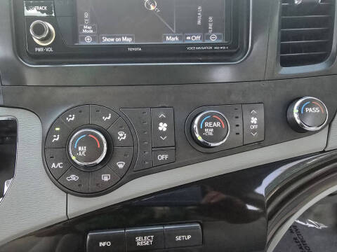 2012 Toyota Sienna LE 8-Passenger