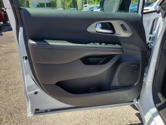 2027 Chrysler Pacifica Limited