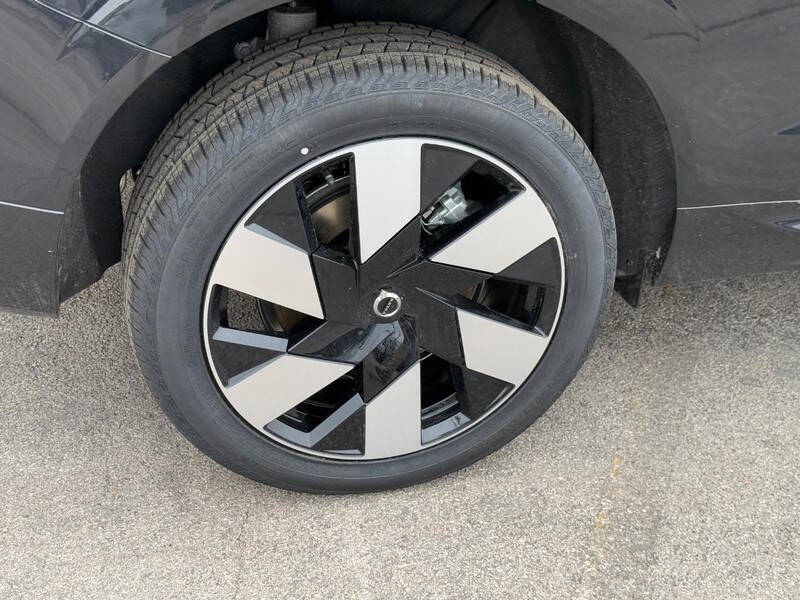 2025 Volvo XC60 T8 Plus Dark Theme