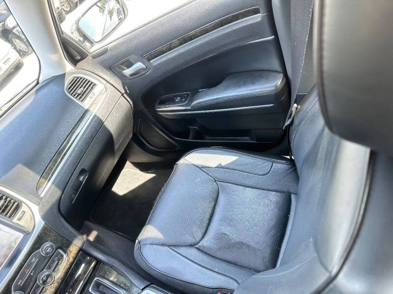 2017 Chrysler 300 C