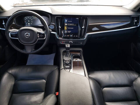 2018 Volvo S90 T6 Momentum