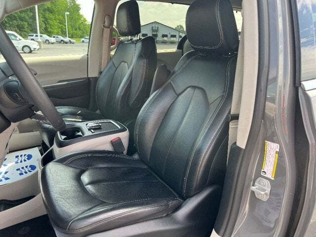 2022 Chrysler Pacifica 36