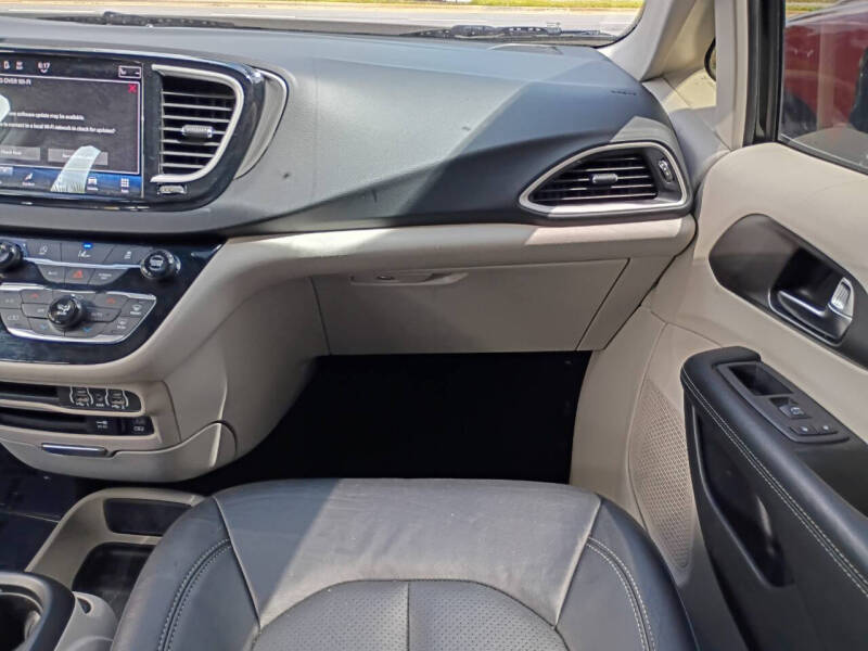 2022 Chrysler Pacifica Touring L