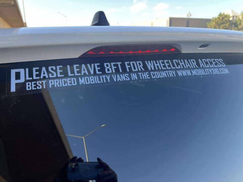 2024 Chrysler Voyager LX