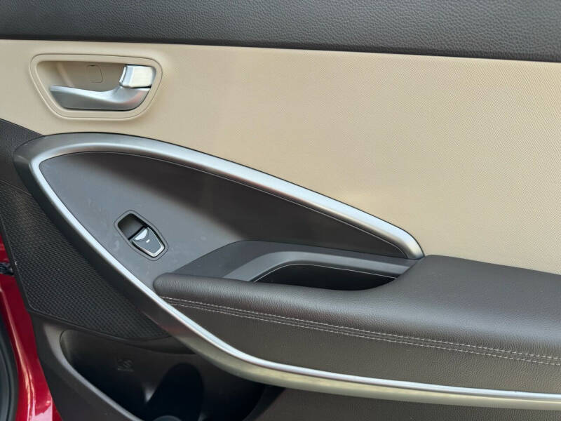 2017 Hyundai Santa Fe SE