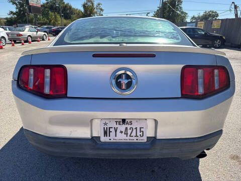 2010 Ford Mustang V6