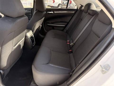 2022 Chrysler 300 Touring