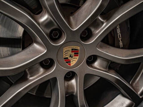 2023 Porsche Cayenne Platinum Edition