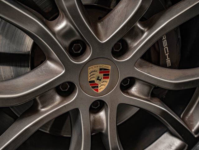 2023 Porsche Cayenne Platinum Edition