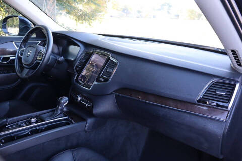 2016 Volvo XC90 T6 Momentum