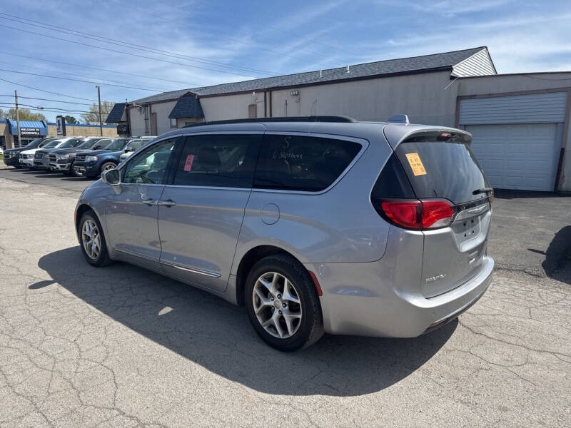 2017 Chrysler Pacifica Touring-L
