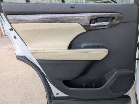 2023 Toyota Highlander Platinum