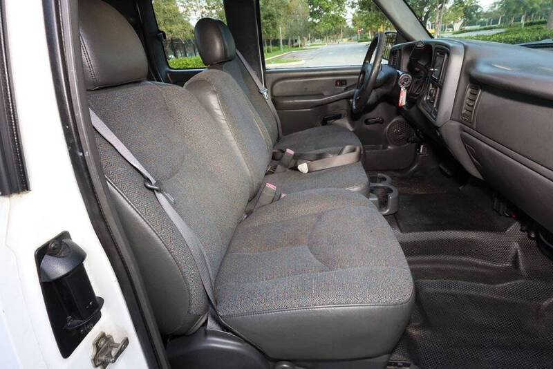 2006 GMC Sierra 2500HD Work Truck