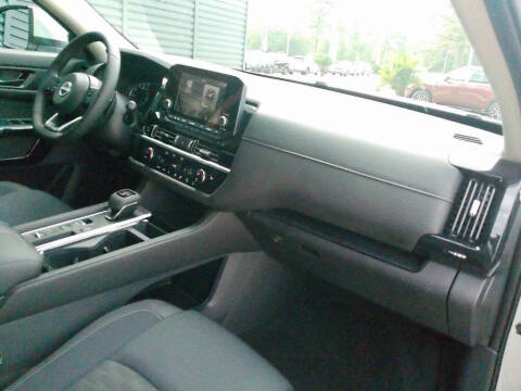 2025 Nissan Pathfinder SV