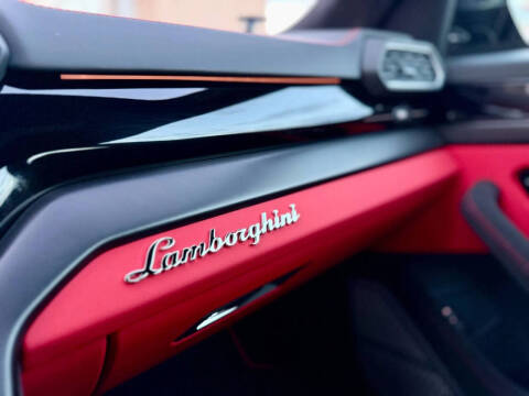 2024 Lamborghini Urus S