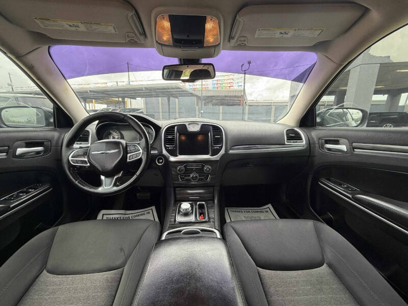 2019 Chrysler 300 Touring