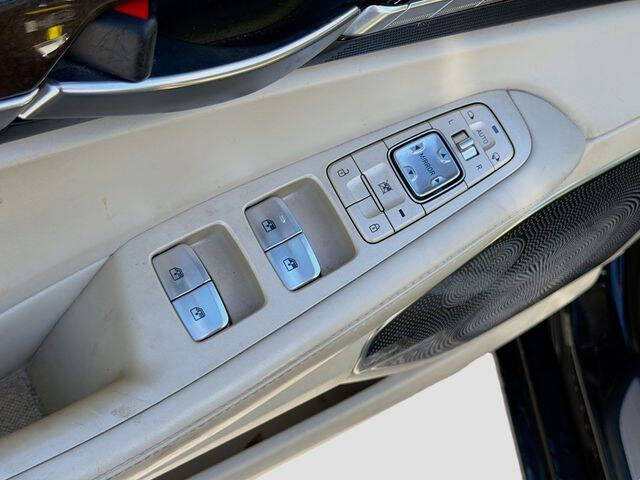 2017 Genesis G90