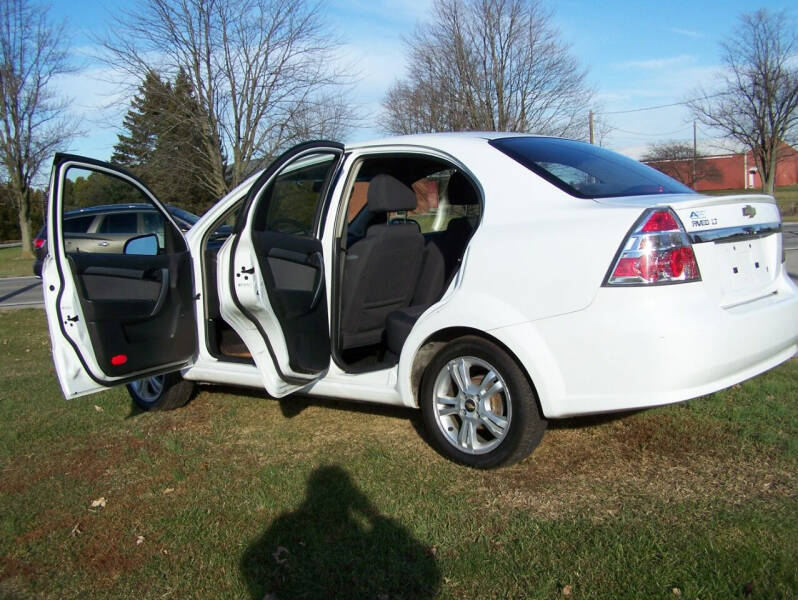 2011 Chevrolet Aveo 1LT photo 5