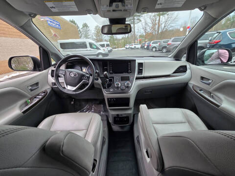 2018 Toyota Sienna XLE 8-Passenger