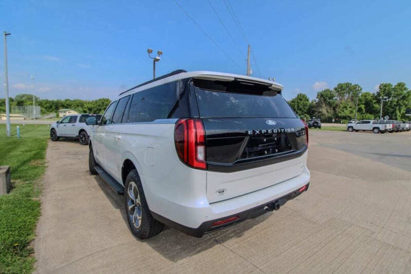 2027 Ford Expedition MAX Active