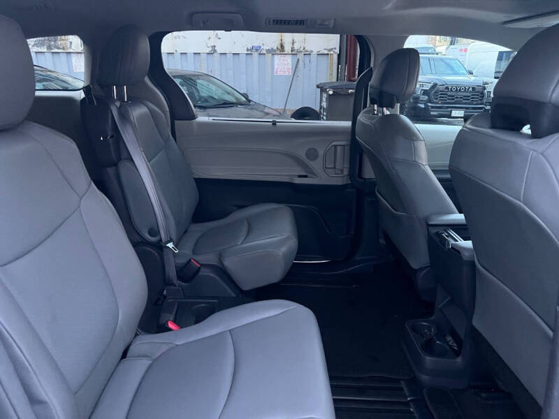 2021 Toyota Sienna XLE 7-Passenger