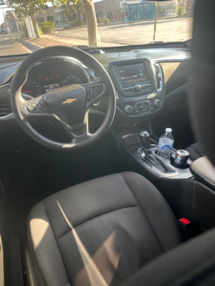 2018 Chevrolet Malibu 1LT photo 14