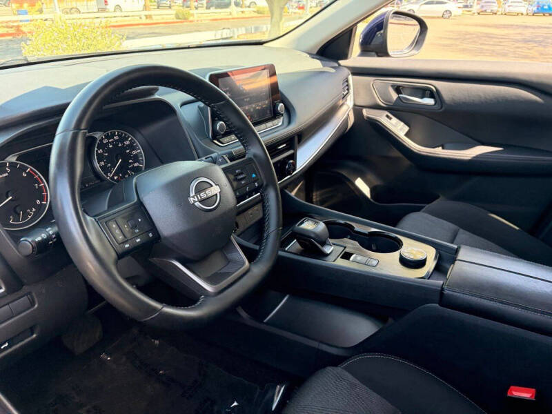 2025 Nissan Rogue SV