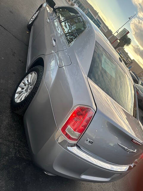 2014 Chrysler 300 Base photo 21