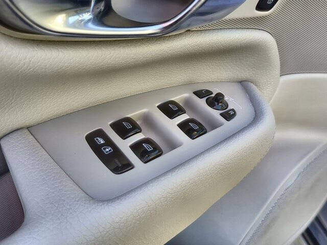 2022 Volvo XC90 T6 Momentum 6-Passenger