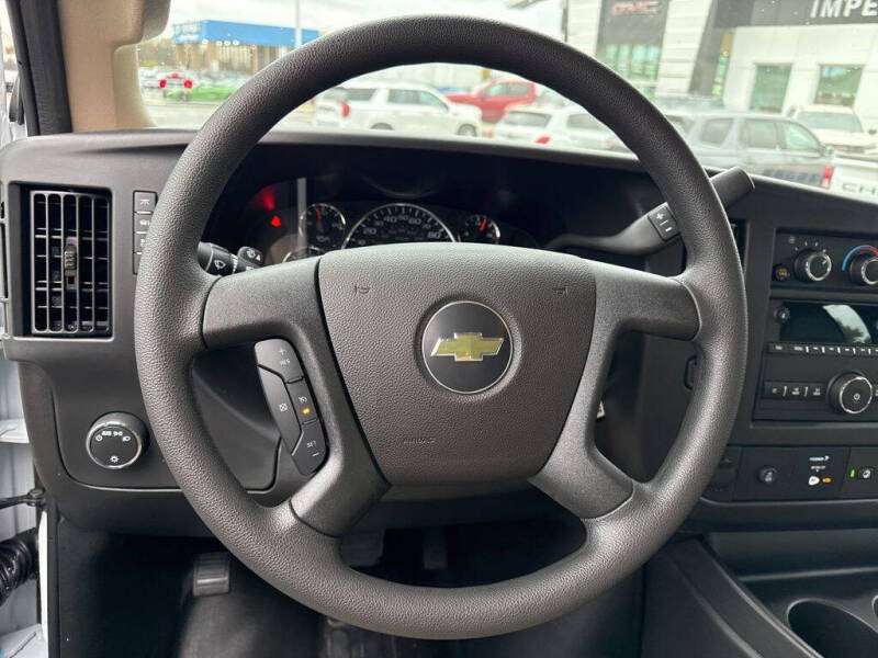 2025 Chevrolet Express 3500