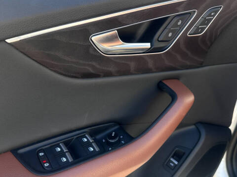 2022 Audi Q8 quattro Premium Plus 55 TFSI