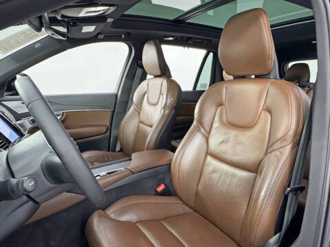 2023 Volvo XC90 Recharge T8 Ultimate Dark Theme