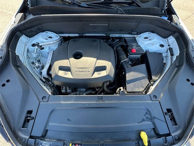 2021 Volvo XC90 T6 Momentum 7-Passenger