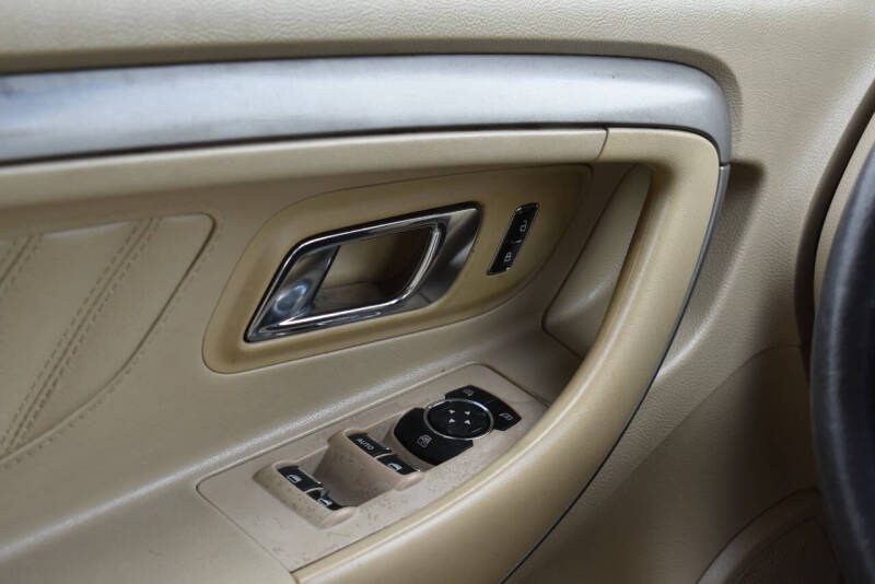 2015 Ford Taurus SEL