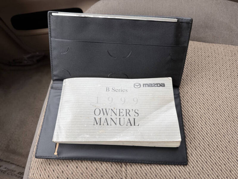 1999 Mazda B-Series B3000 SE