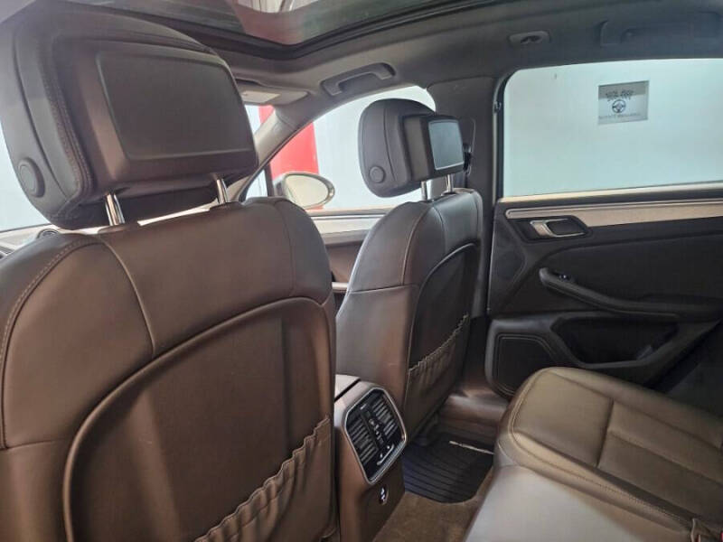 2023 Porsche Macan T