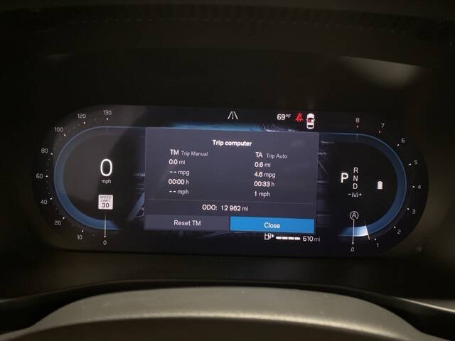 2025 Volvo XC40 B5 Plus Bright Theme